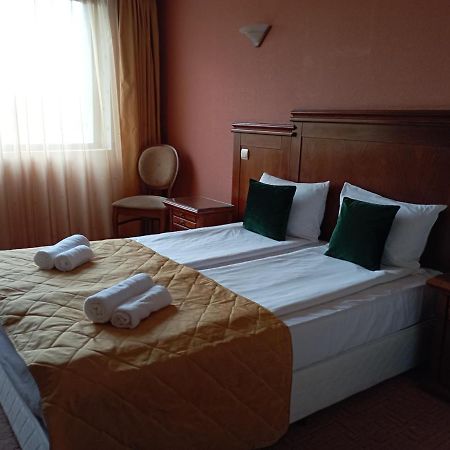 Hotel Bolyari 大特尔诺沃 外观 照片