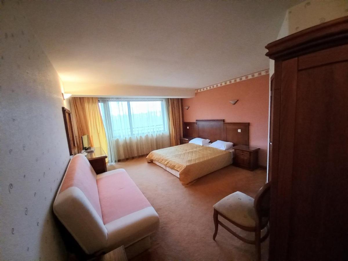 Hotel Bolyari 大特尔诺沃 外观 照片