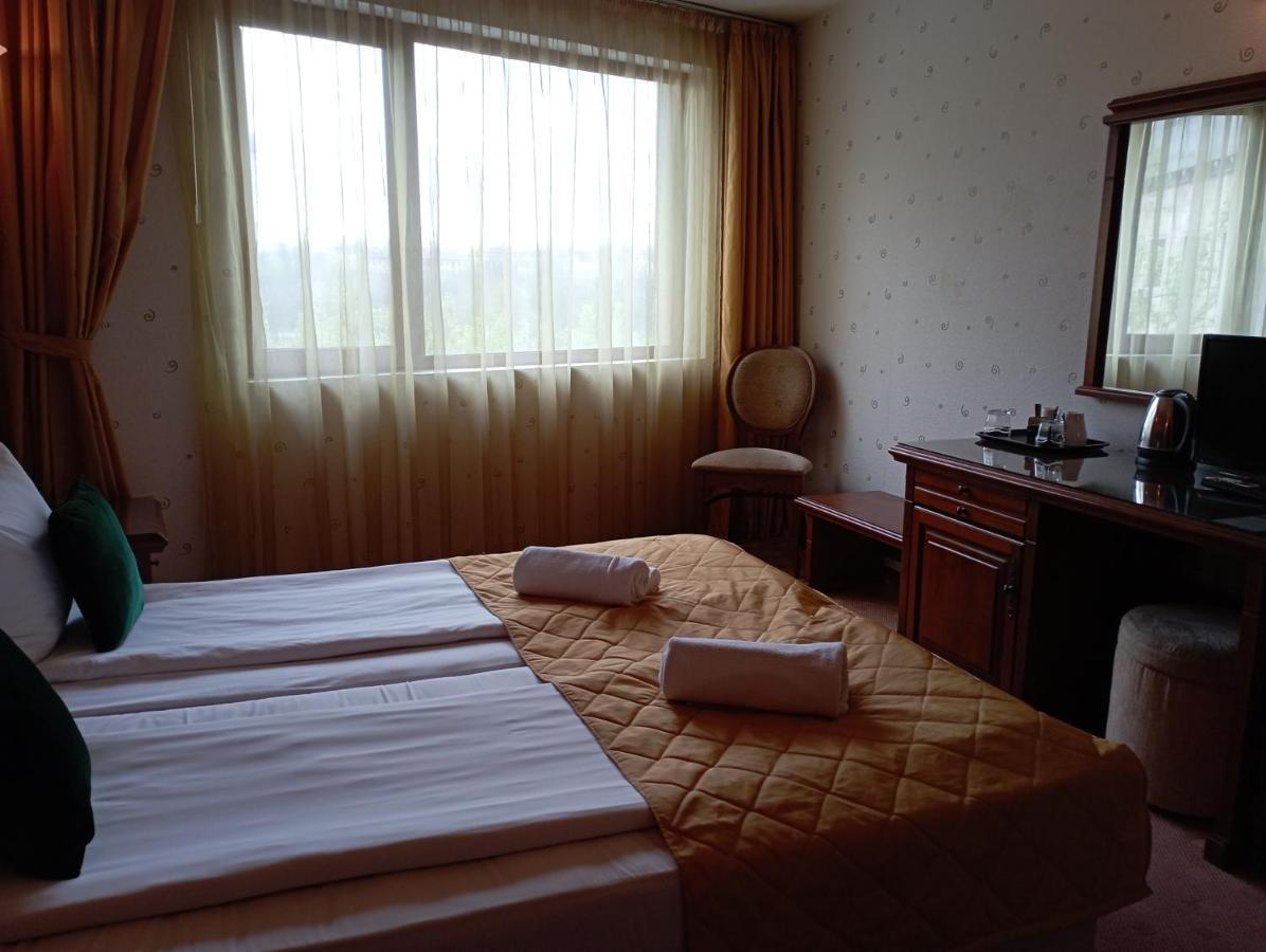 Hotel Bolyari 大特尔诺沃 外观 照片