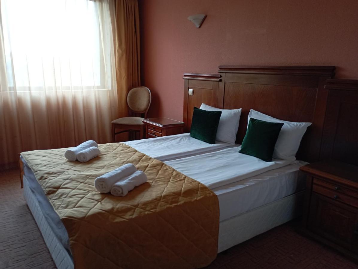 Hotel Bolyari 大特尔诺沃 外观 照片