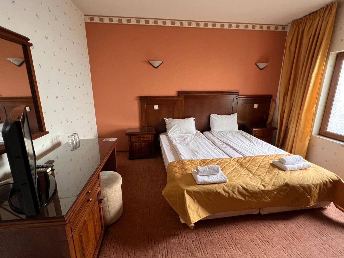 Hotel Bolyari 大特尔诺沃 外观 照片
