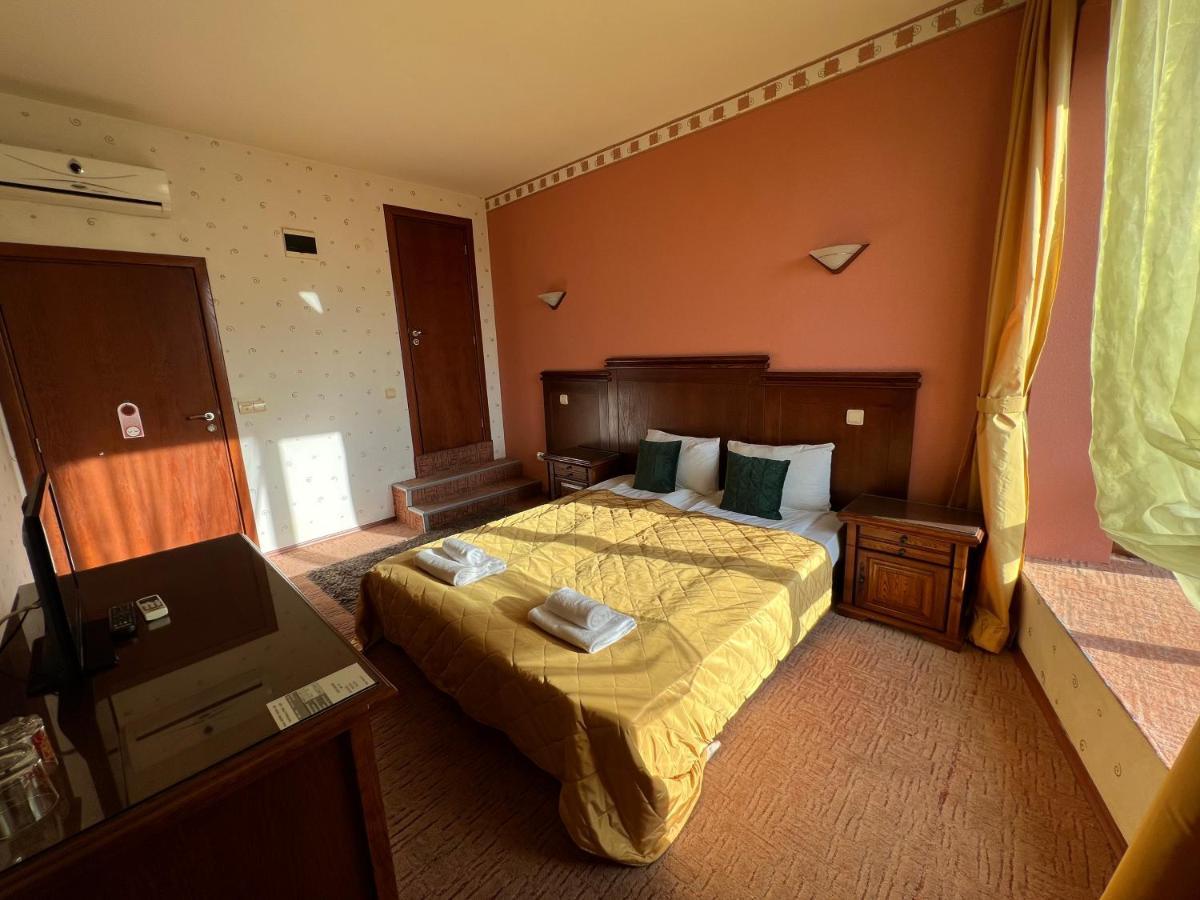 Hotel Bolyari 大特尔诺沃 外观 照片