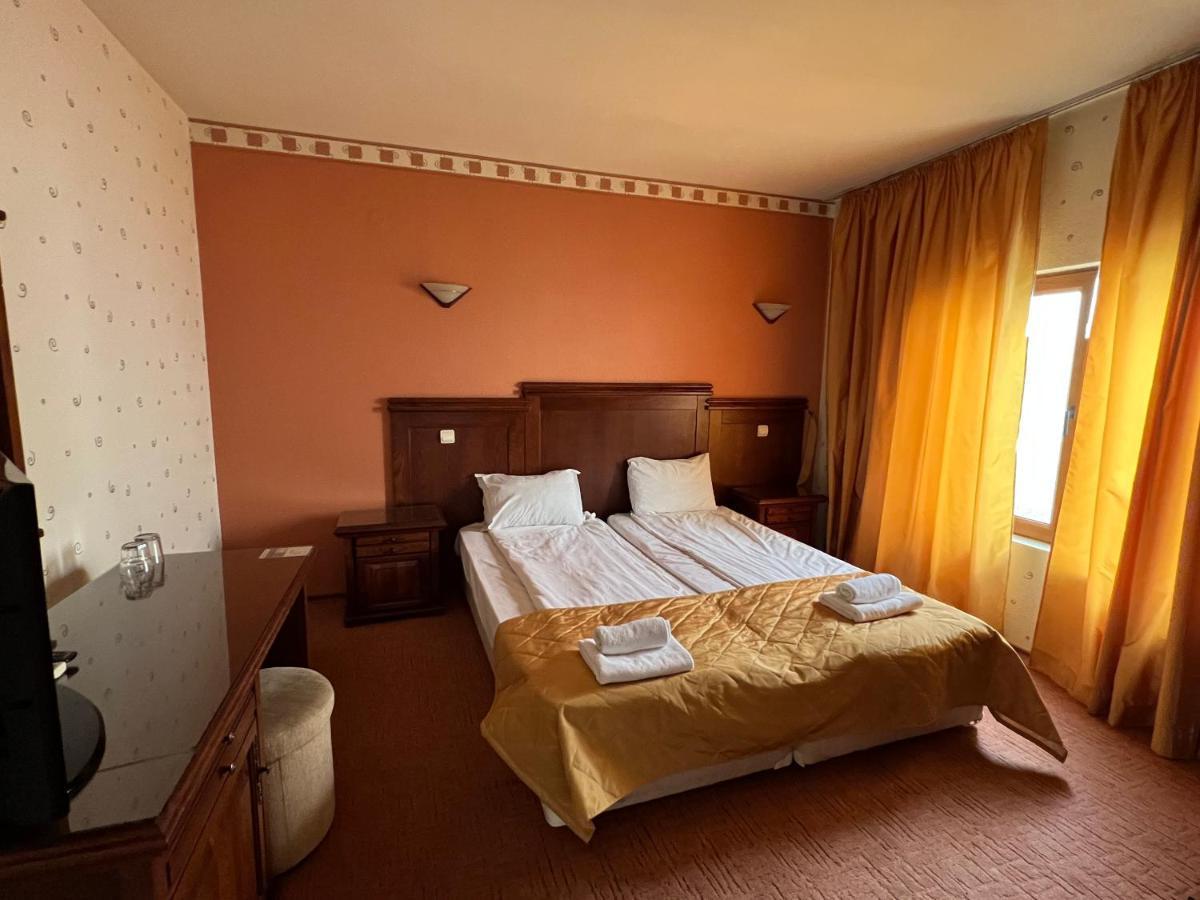 Hotel Bolyari 大特尔诺沃 外观 照片