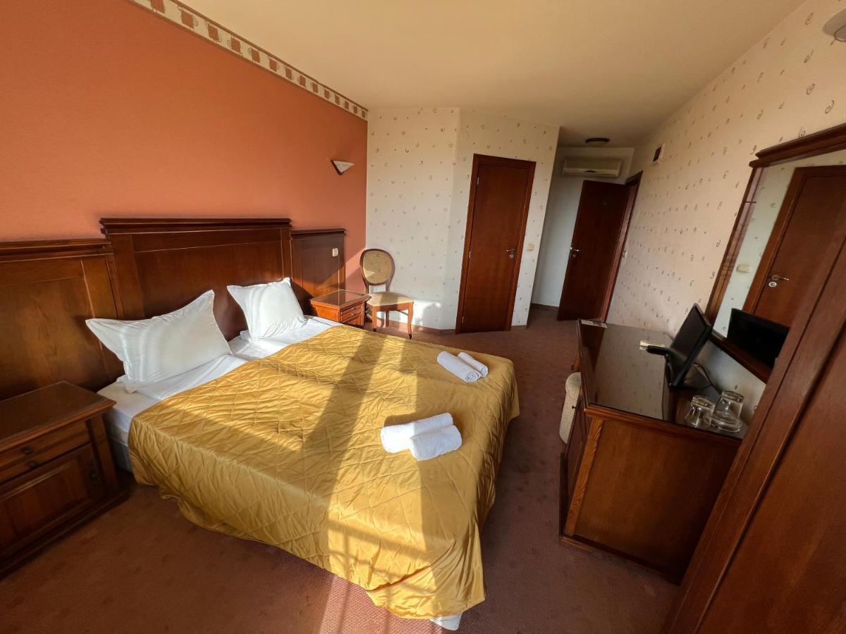Hotel Bolyari 大特尔诺沃 外观 照片