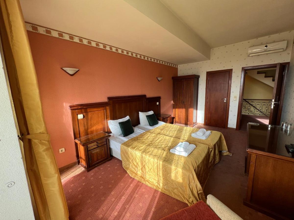 Hotel Bolyari 大特尔诺沃 外观 照片