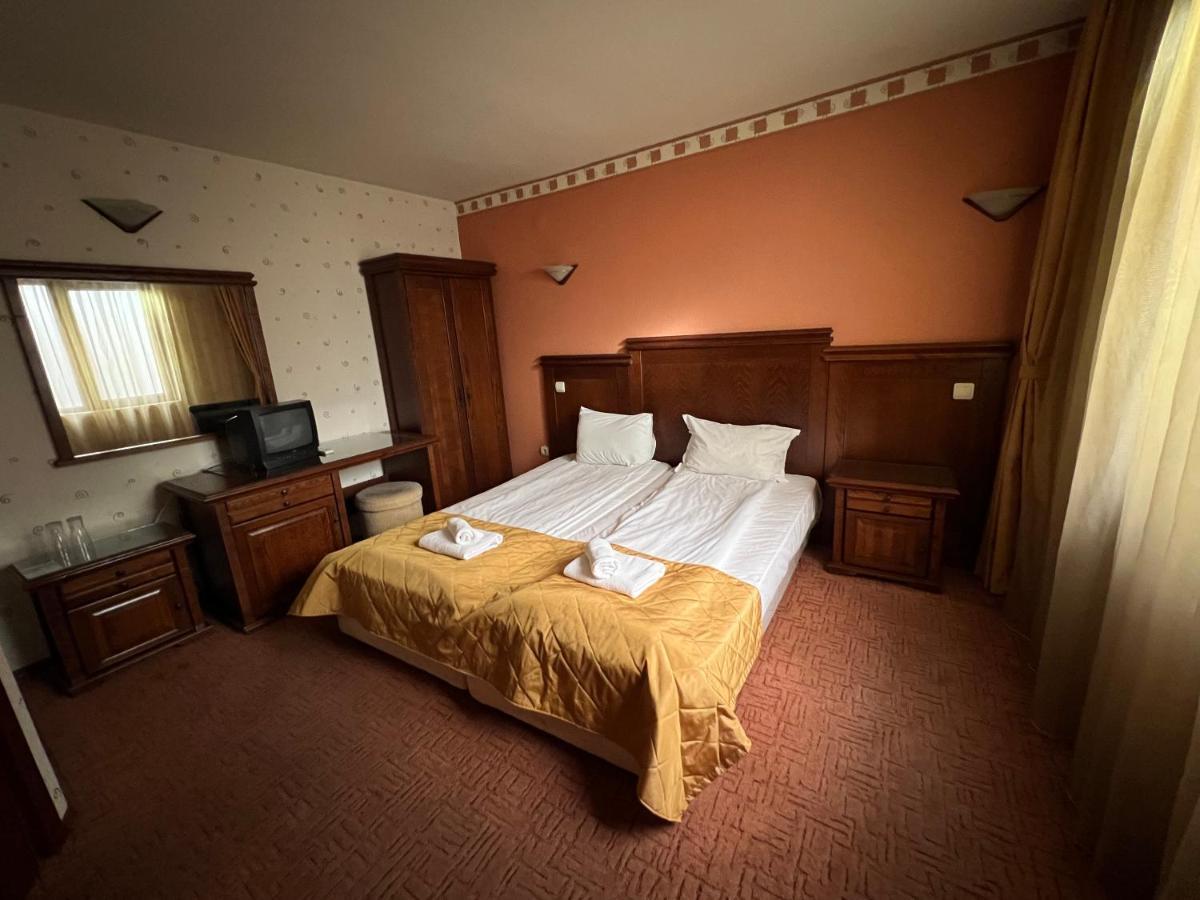 Hotel Bolyari 大特尔诺沃 外观 照片