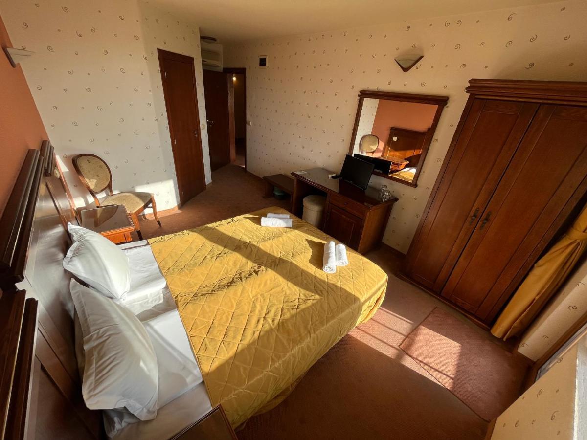 Hotel Bolyari 大特尔诺沃 外观 照片