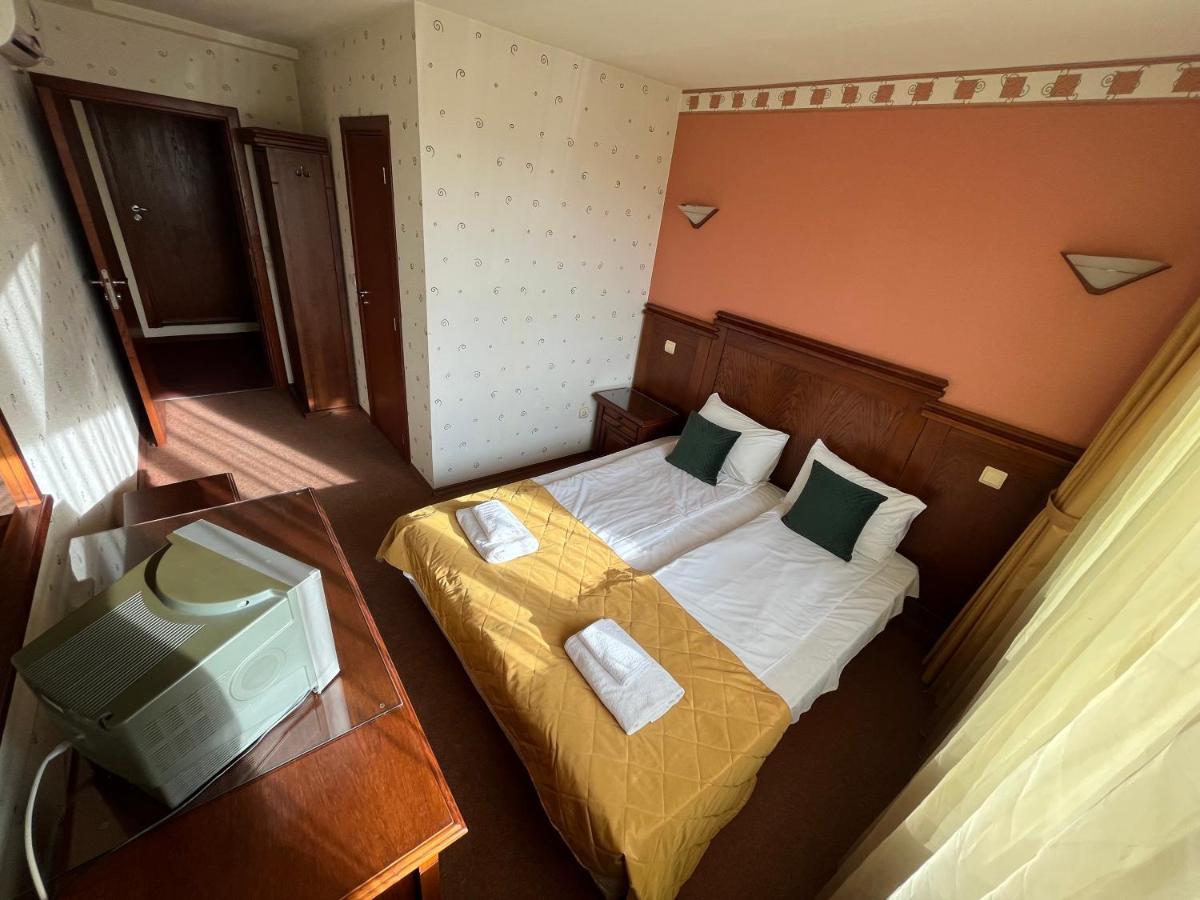 Hotel Bolyari 大特尔诺沃 外观 照片
