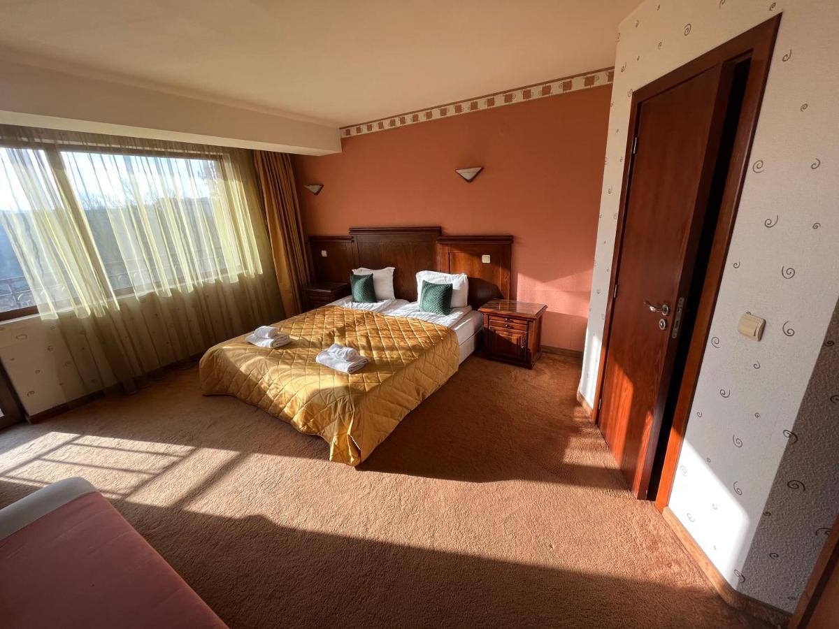Hotel Bolyari 大特尔诺沃 外观 照片