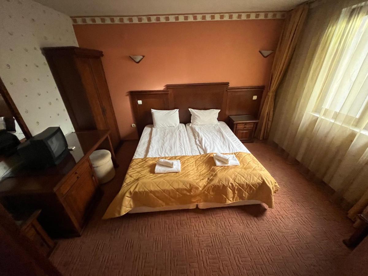 Hotel Bolyari 大特尔诺沃 外观 照片